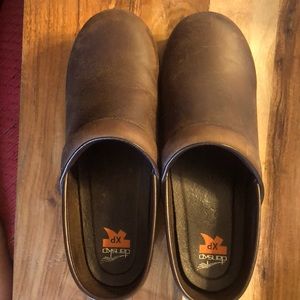 Dansko Women’s XP brown oiled leather clog 41